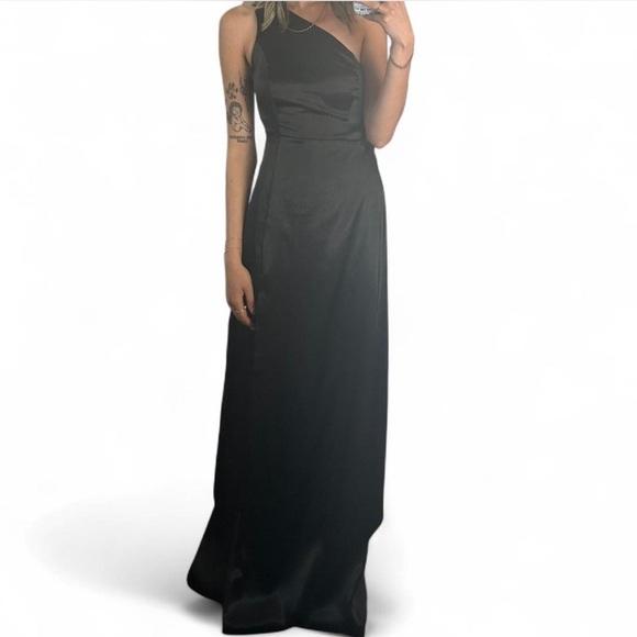 Azazie Dresses & Skirts - Azazie One Shoulder Black Dress